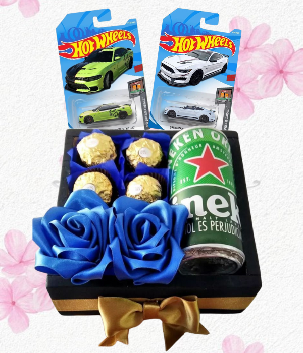 Box cuadrado, 2 rositas de jabón, 4 bombones, cerveza heineken y 2 autos