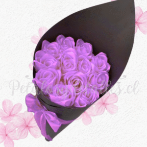 Ramito en 15 rositas de jabón lila o morada, envoltura en cono