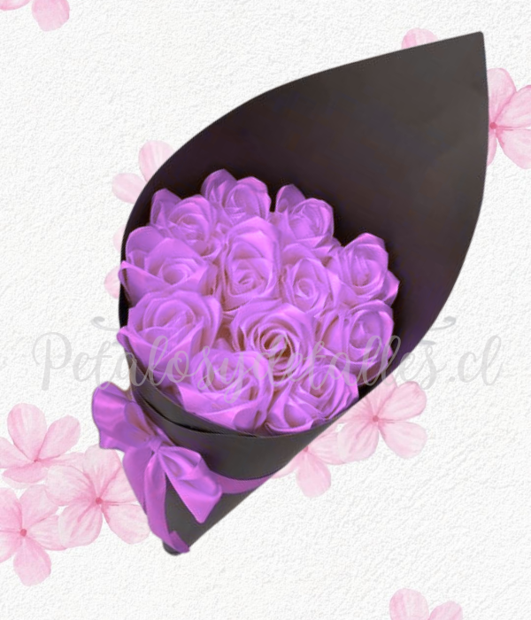 Ramito en 15 rositas de jabón lila o morada, envoltura en cono
