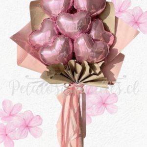 Ramo en corazones y envoltorio en tono kraft y rosita