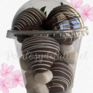 Mini en 6 frutillas decoradas en chocolate y marshmello