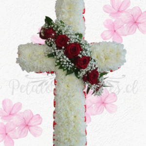 Cruz flechazo en medio con 6 rosas importadas y margaritas