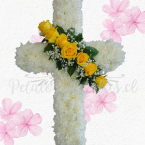 Cruz flechazo en medio con 7 rosas importadas y margaritas