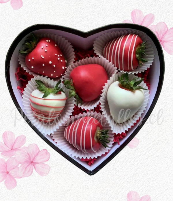 Mini caja corazon en 6 frutillas decoradas