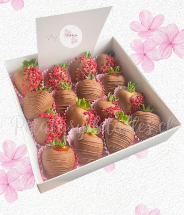 Cajita sorpresa feliz en 16 frutillas decoradas con chocolate