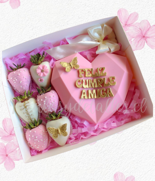 Caja cuadrada en 6 frutillas y corazon sorpresa, Chocolate