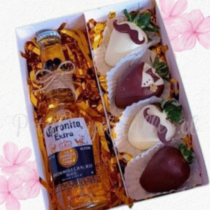 Caja cuadrada en 4 frutillas y 1 cerveza corona