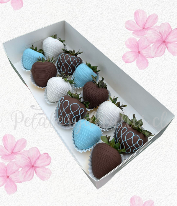 Caja rectangular en 12 frutillas decoradas con chocolate