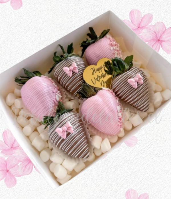 Caja cuadrada en 6 frutillas decoradas con chocolate