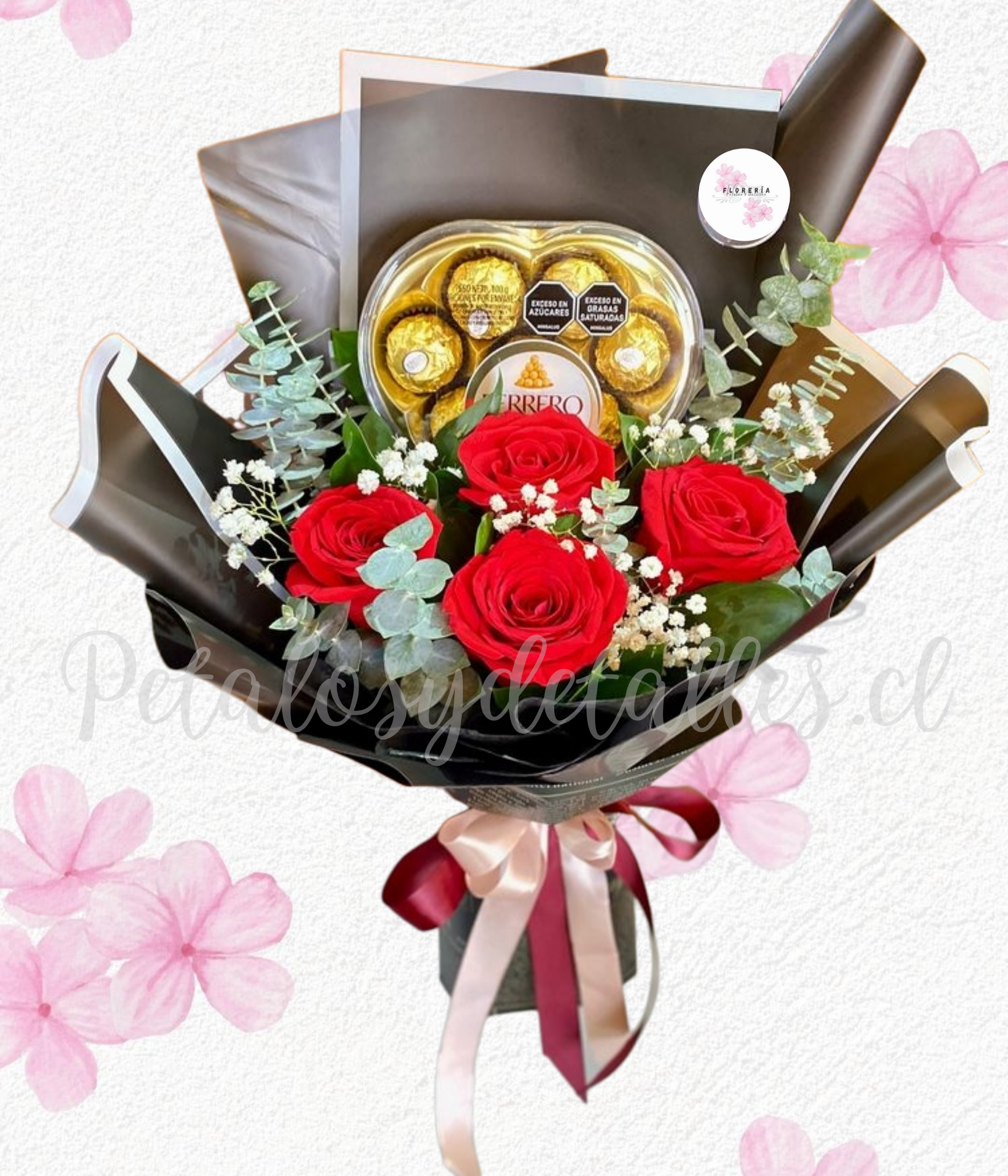 Ramo extendido en 4 rosas importadas y ricos bombones ferreros