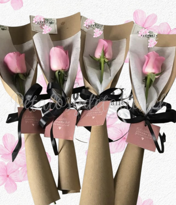 Pack en 4 ramitos de 1 rosita importada y linda envoltura