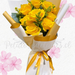 Ramo de 8 rosas importadas, follaje y delicada envoltura