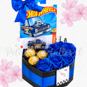 Caja corazón en 5 rosas de jabón, 3 bombones y HOT WHEELS